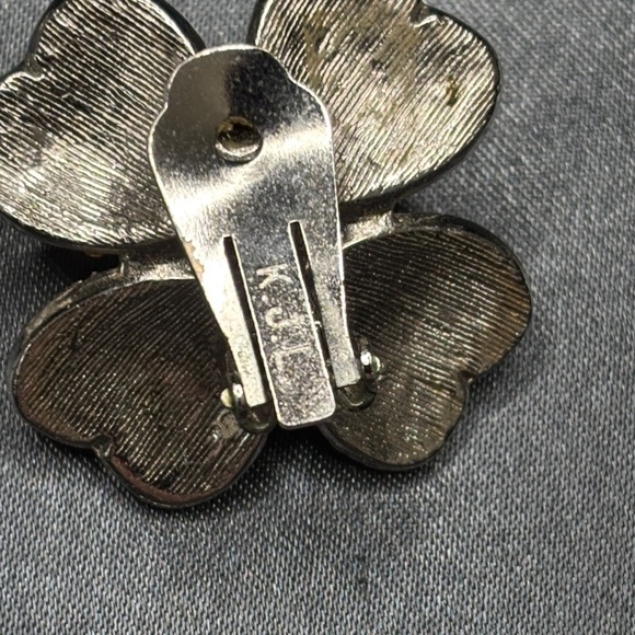 Kenneth Jay Lane Silver and Cream Floral Earrings - Picture 5 of 6